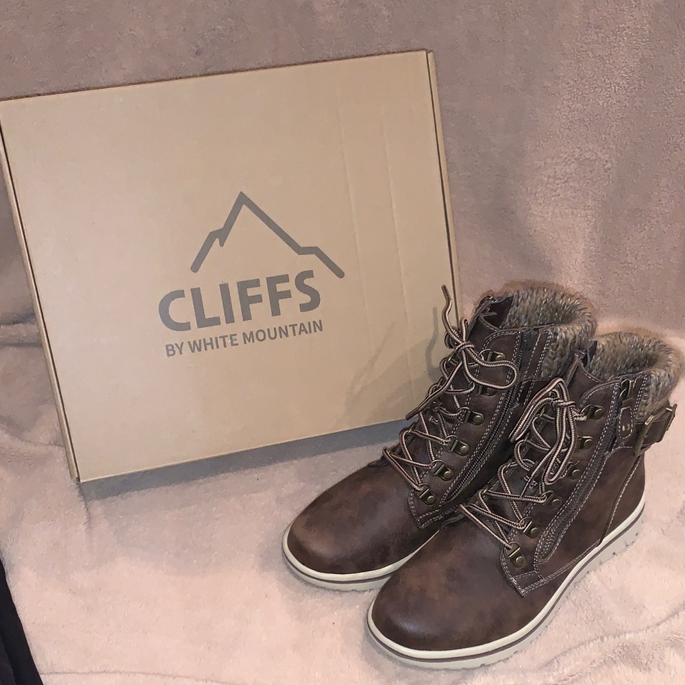 Cliffs by WHITE MOUNTAIN Hearty Knit Collar Lace up Boot in Brown
